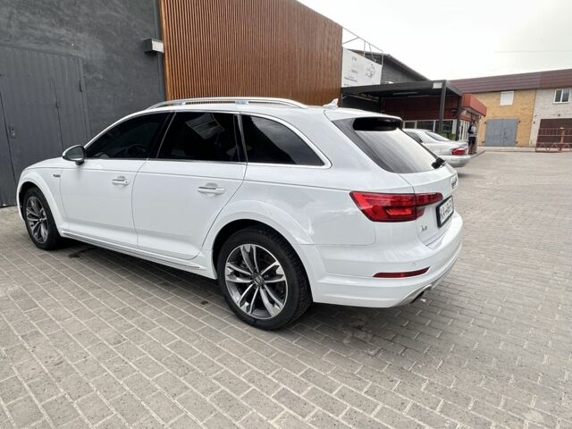 Белый Ауди А4, объемом двигателя 2 л и пробегом 60 тыс. км за 24650 $, фото 5 на Automoto.ua