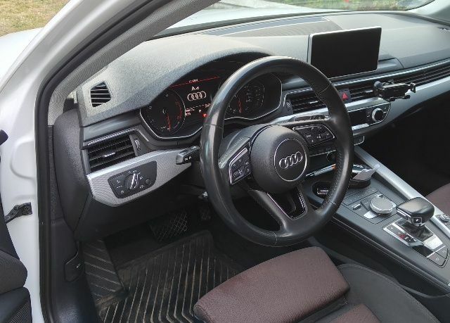 Білий Ауді А4, об'ємом двигуна 2 л та пробігом 2 тис. км за 23800 $, фото 5 на Automoto.ua