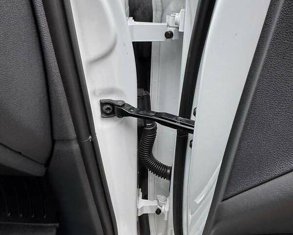 Белый Ауди А4, объемом двигателя 1.98 л и пробегом 12 тыс. км за 35000 $, фото 72 на Automoto.ua