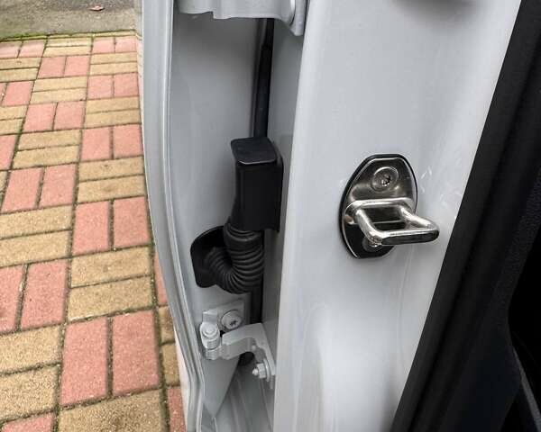 Белый Ауди А4, объемом двигателя 1.98 л и пробегом 12 тыс. км за 35000 $, фото 70 на Automoto.ua