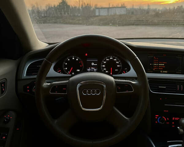 Бежевый Ауди А4, объемом двигателя 2 л и пробегом 129 тыс. км за 9200 $, фото 8 на Automoto.ua