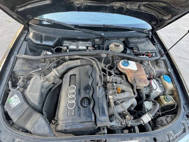 Черный Ауди А4, объемом двигателя 1.8 л и пробегом 280 тыс. км за 2800 $, фото 5 на Automoto.ua