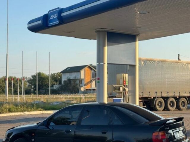 Черный Ауди А4, объемом двигателя 1.8 л и пробегом 280 тыс. км за 2800 $, фото 1 на Automoto.ua