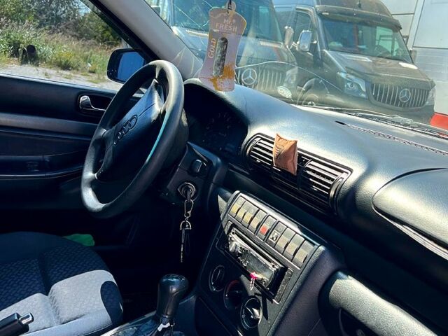 Чорний Ауді А4, об'ємом двигуна 1.6 л та пробігом 270 тис. км за 3700 $, фото 7 на Automoto.ua