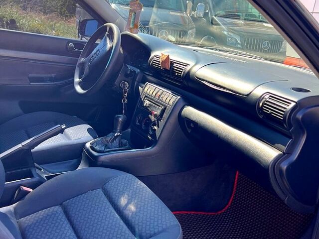 Чорний Ауді А4, об'ємом двигуна 1.6 л та пробігом 270 тис. км за 3700 $, фото 6 на Automoto.ua