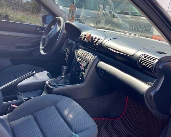 Чорний Ауді А4, об'ємом двигуна 1.6 л та пробігом 275 тис. км за 3700 $, фото 11 на Automoto.ua