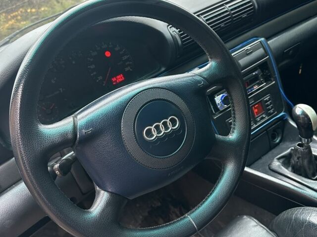 Черный Ауди А4, объемом двигателя 1.8 л и пробегом 350 тыс. км за 2550 $, фото 10 на Automoto.ua