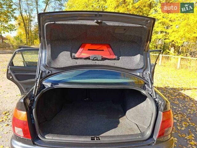 Чорний Ауді А4, об'ємом двигуна 1.6 л та пробігом 337 тис. км за 3200 $, фото 6 на Automoto.ua