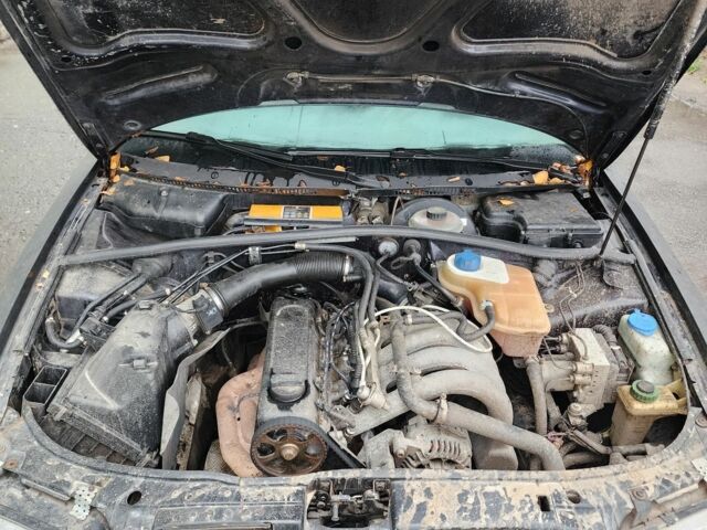 Черный Ауди А4, объемом двигателя 1.8 л и пробегом 250 тыс. км за 950 $, фото 7 на Automoto.ua