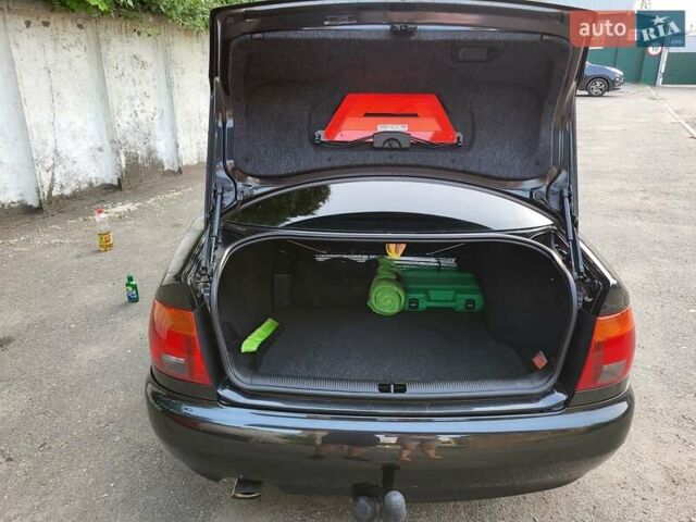 Черный Ауди А4, объемом двигателя 1.8 л и пробегом 202 тыс. км за 4400 $, фото 17 на Automoto.ua