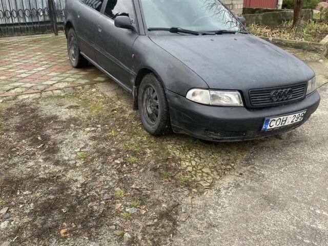 Чорний Ауді А4, об'ємом двигуна 1 л та пробігом 250 тис. км за 1100 $, фото 1 на Automoto.ua