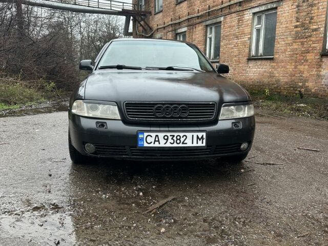Черный Ауди А4, объемом двигателя 1.8 л и пробегом 350 тыс. км за 2550 $, фото 1 на Automoto.ua