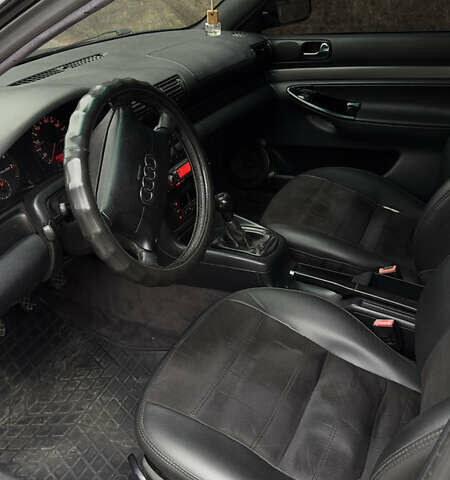 Чорний Ауді А4, об'ємом двигуна 1.8 л та пробігом 252 тис. км за 3800 $, фото 16 на Automoto.ua