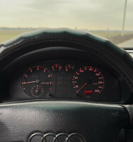 Чорний Ауді А4, об'ємом двигуна 1.8 л та пробігом 252 тис. км за 3800 $, фото 22 на Automoto.ua