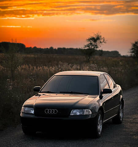 Чорний Ауді А4, об'ємом двигуна 1.8 л та пробігом 252 тис. км за 3800 $, фото 37 на Automoto.ua