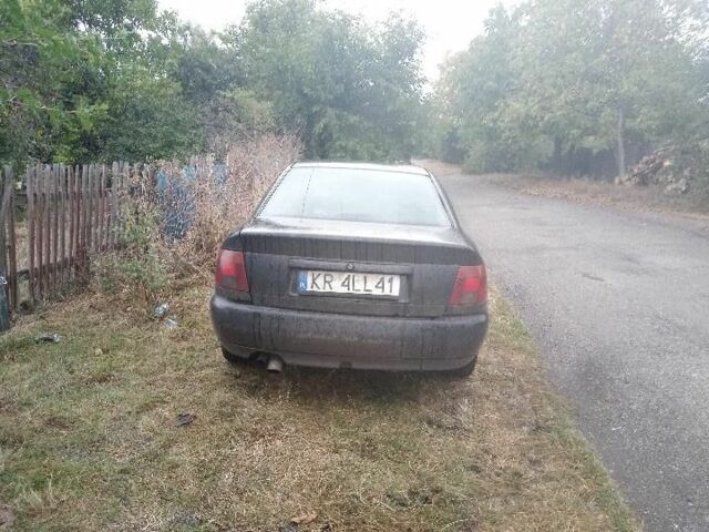 Черный Ауди А4, объемом двигателя 1.9 л и пробегом 390 тыс. км за 1350 $, фото 4 на Automoto.ua