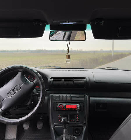 Чорний Ауді А4, об'ємом двигуна 1.8 л та пробігом 252 тис. км за 3800 $, фото 19 на Automoto.ua