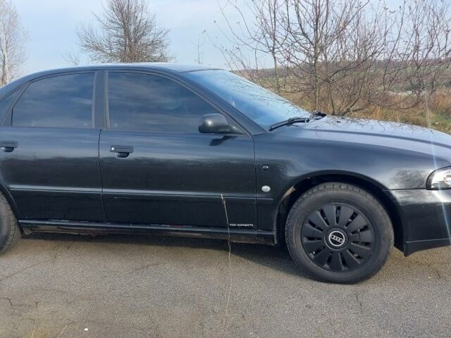 Черный Ауди А4, объемом двигателя 1.6 л и пробегом 276 тыс. км за 3500 $, фото 3 на Automoto.ua