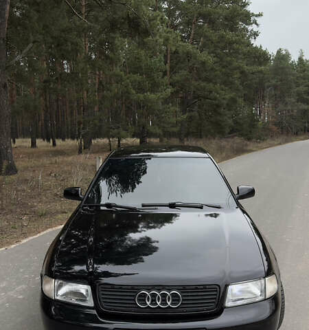 Чорний Ауді А4, об'ємом двигуна 1.8 л та пробігом 252 тис. км за 3800 $, фото 7 на Automoto.ua