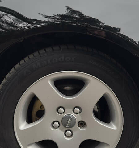 Чорний Ауді А4, об'ємом двигуна 1.8 л та пробігом 252 тис. км за 3800 $, фото 11 на Automoto.ua