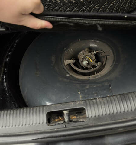 Чорний Ауді А4, об'ємом двигуна 1.8 л та пробігом 252 тис. км за 3800 $, фото 14 на Automoto.ua