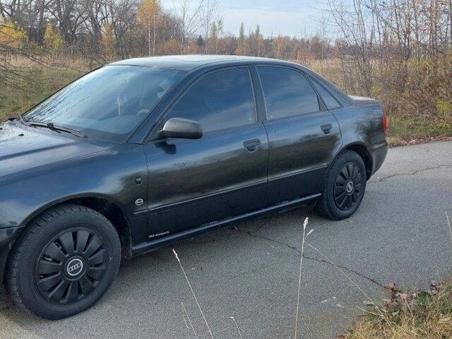 Черный Ауди А4, объемом двигателя 1.6 л и пробегом 276 тыс. км за 3500 $, фото 2 на Automoto.ua