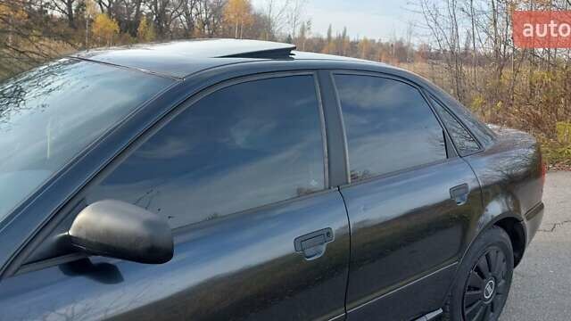 Черный Ауди А4, объемом двигателя 1.6 л и пробегом 276 тыс. км за 3500 $, фото 8 на Automoto.ua