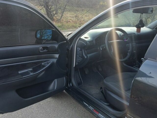 Черный Ауди А4, объемом двигателя 1.6 л и пробегом 276 тыс. км за 3500 $, фото 6 на Automoto.ua