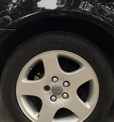 Чорний Ауді А4, об'ємом двигуна 1.8 л та пробігом 252 тис. км за 3800 $, фото 10 на Automoto.ua