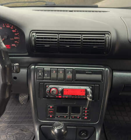 Чорний Ауді А4, об'ємом двигуна 1.8 л та пробігом 252 тис. км за 3800 $, фото 20 на Automoto.ua