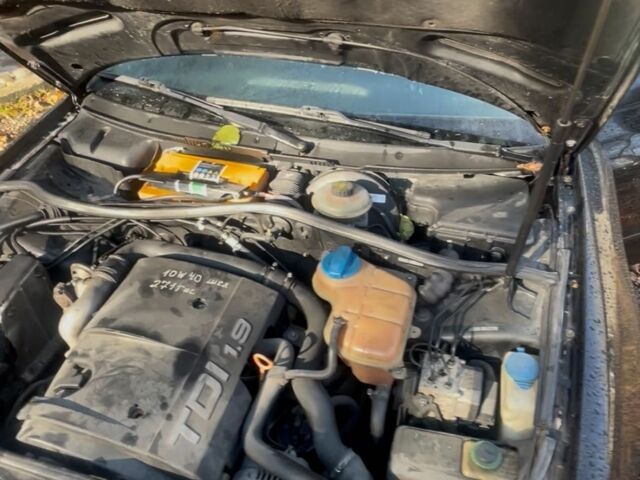 Черный Ауди А4, объемом двигателя 1.9 л и пробегом 280 тыс. км за 3850 $, фото 1 на Automoto.ua