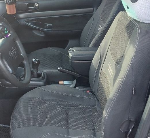 Черный Ауди А4, объемом двигателя 1.6 л и пробегом 276 тыс. км за 3500 $, фото 8 на Automoto.ua