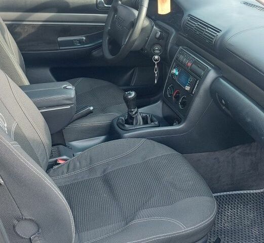 Черный Ауди А4, объемом двигателя 1.6 л и пробегом 276 тыс. км за 3500 $, фото 9 на Automoto.ua