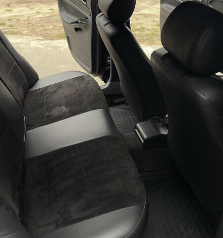 Чорний Ауді А4, об'ємом двигуна 1.8 л та пробігом 252 тис. км за 3800 $, фото 17 на Automoto.ua