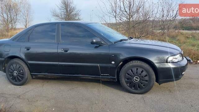 Черный Ауди А4, объемом двигателя 1.6 л и пробегом 276 тыс. км за 3500 $, фото 7 на Automoto.ua