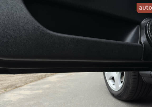 Чорний Ауді А4, об'ємом двигуна 1.8 л та пробігом 252 тис. км за 3800 $, фото 30 на Automoto.ua