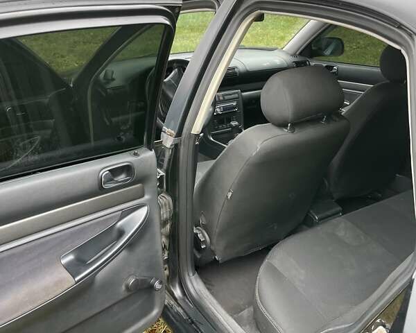 Чорний Ауді А4, об'ємом двигуна 1.78 л та пробігом 445 тис. км за 3000 $, фото 5 на Automoto.ua