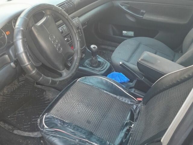 Чорний Ауді А4, об'ємом двигуна 0 л та пробігом 444 тис. км за 1000 $, фото 5 на Automoto.ua