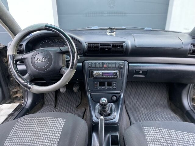 Чорний Ауді А4, об'ємом двигуна 2.6 л та пробігом 250 тис. км за 3000 $, фото 10 на Automoto.ua