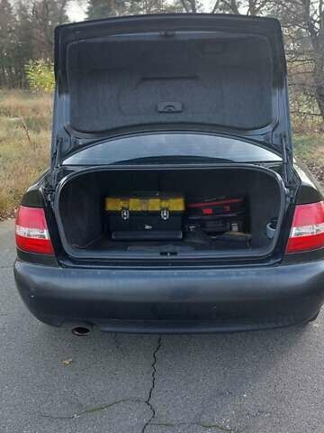 Черный Ауди А4, объемом двигателя 1.6 л и пробегом 276 тыс. км за 3500 $, фото 11 на Automoto.ua