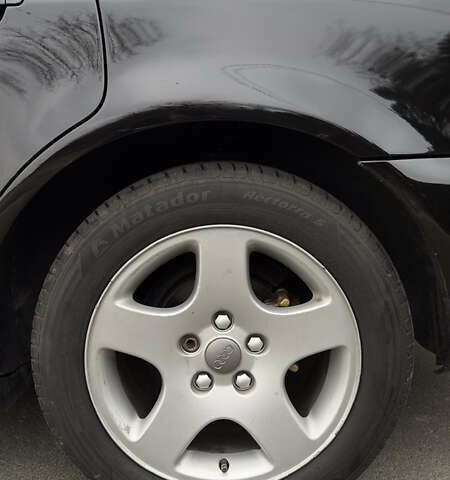 Чорний Ауді А4, об'ємом двигуна 1.8 л та пробігом 252 тис. км за 3800 $, фото 9 на Automoto.ua