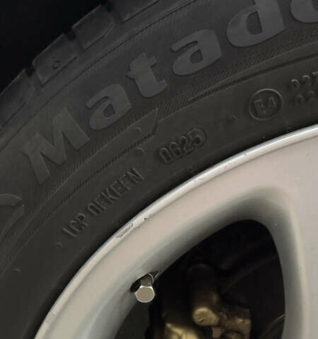 Чорний Ауді А4, об'ємом двигуна 1.8 л та пробігом 252 тис. км за 3800 $, фото 12 на Automoto.ua