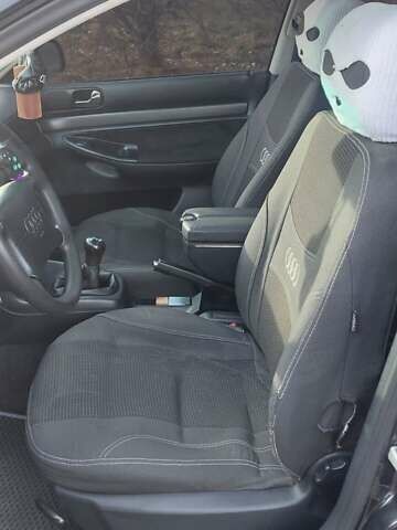 Черный Ауди А4, объемом двигателя 1.6 л и пробегом 276 тыс. км за 3500 $, фото 5 на Automoto.ua