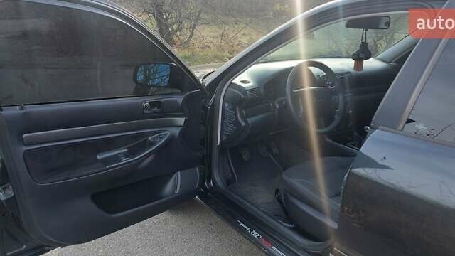 Черный Ауди А4, объемом двигателя 1.6 л и пробегом 276 тыс. км за 3500 $, фото 1 на Automoto.ua