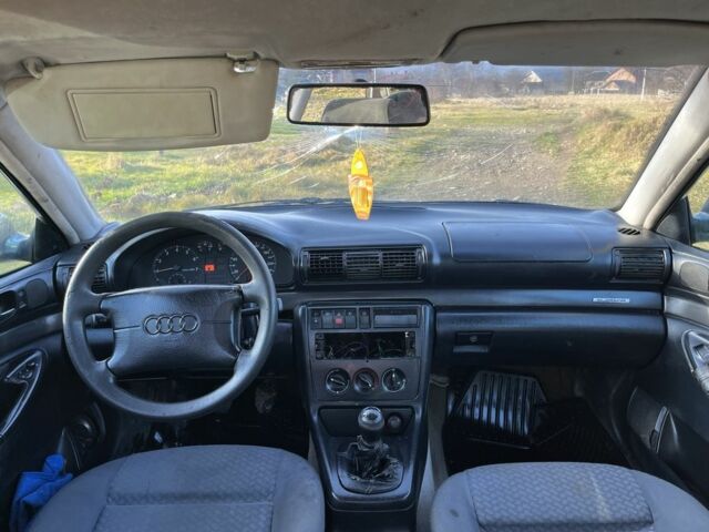 Черный Ауди А4, объемом двигателя 1.6 л и пробегом 300 тыс. км за 750 $, фото 5 на Automoto.ua