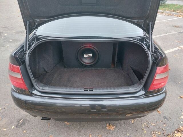 Черный Ауди А4, объемом двигателя 1.8 л и пробегом 413 тыс. км за 3600 $, фото 3 на Automoto.ua