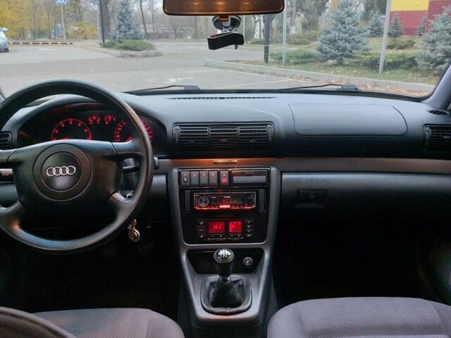 Черный Ауди А4, объемом двигателя 1.8 л и пробегом 413 тыс. км за 3600 $, фото 5 на Automoto.ua