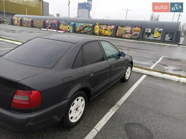 Черный Ауди А4, объемом двигателя 1.8 л и пробегом 100 тыс. км за 3500 $, фото 15 на Automoto.ua