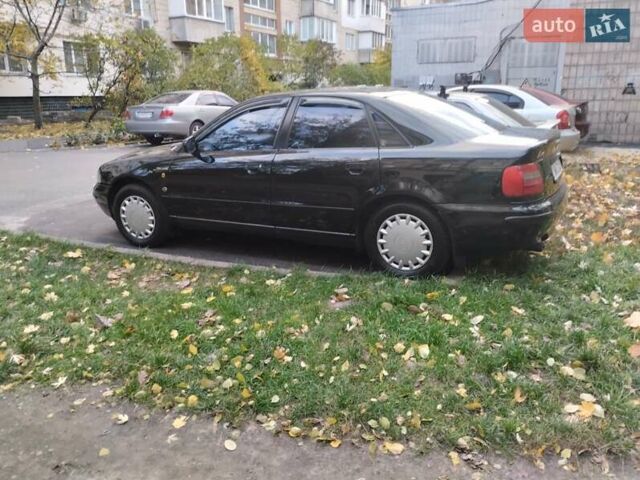 Черный Ауди А4, объемом двигателя 1.8 л и пробегом 370 тыс. км за 3000 $, фото 4 на Automoto.ua