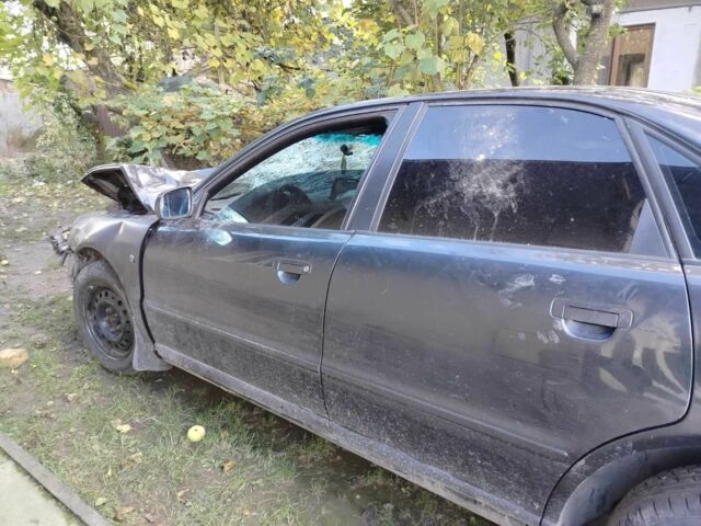 Черный Ауди А4, объемом двигателя 1 л и пробегом 3 тыс. км за 1073 $, фото 2 на Automoto.ua